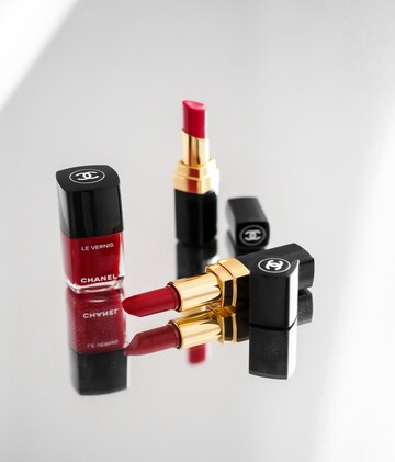 Unlock Bold, Long-Lasting Color with Matte Lipstick